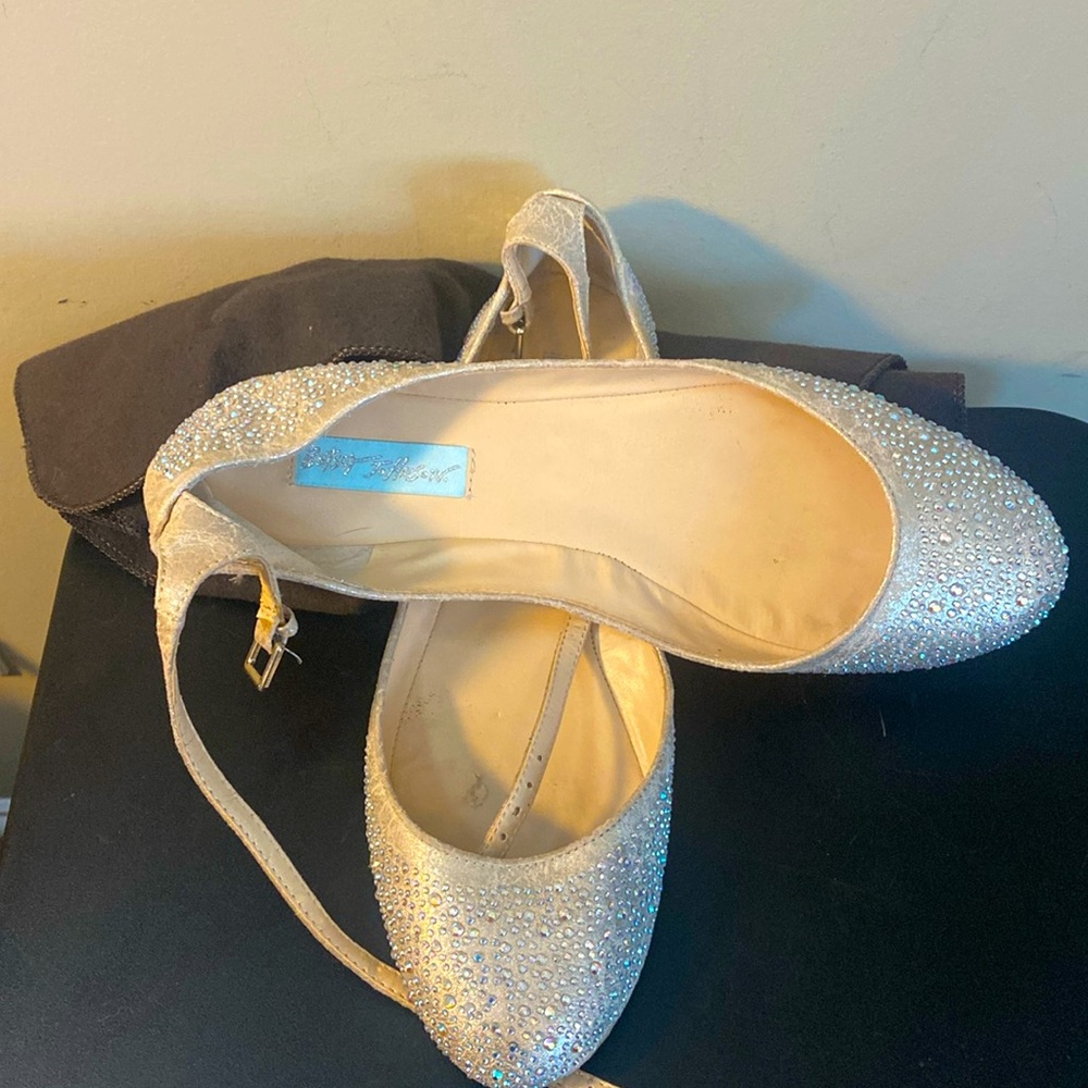 Betsy Johnson shoes size 8 BEAUTIFUL Sparkly/glittery